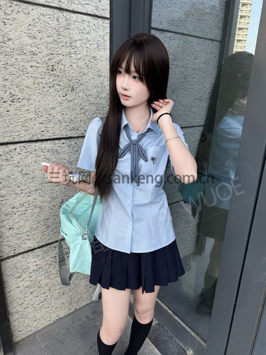 WUOE鸥澜使者收腰款JK衬衫模特图