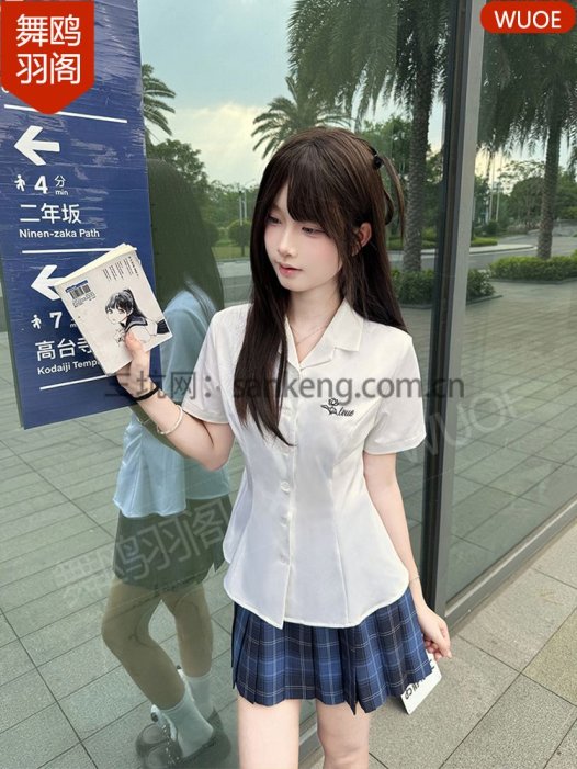 WUOE舞荷轻语荷叶边收腰款JK衬衫模特图