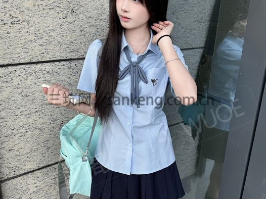 WUOE鸥澜使者收腰款JK衬衫模特图
